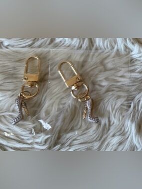2” white heel keychain